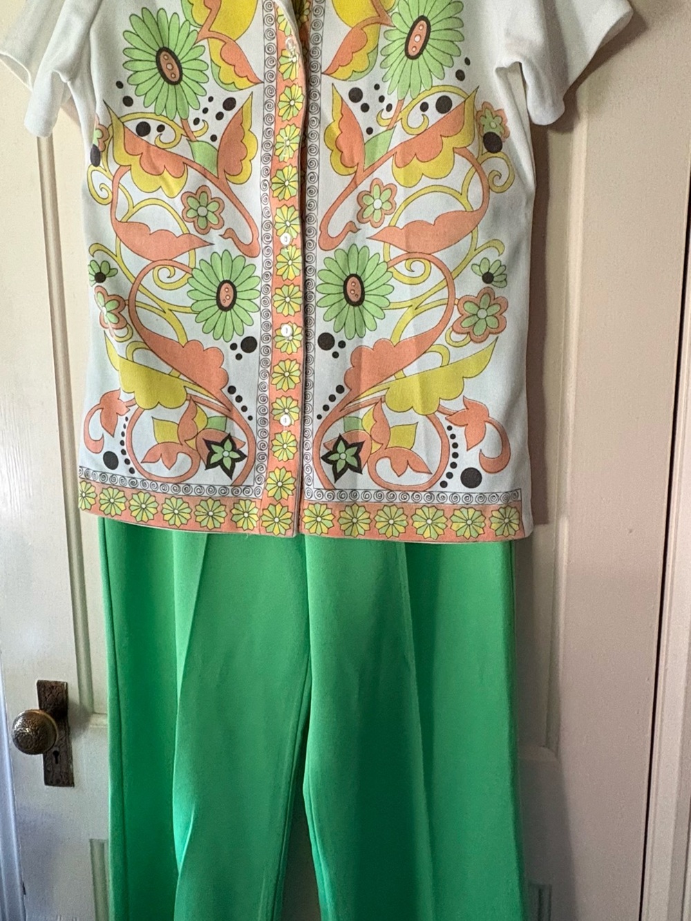 Vintage 1970s Green Wide-Leg Pants with White Floral-Print Top